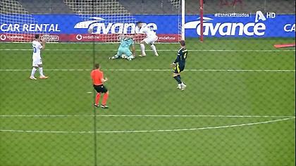 Διόρθωσε το λάθος του ο Τζολάκης και μπλόκαρε με διπλή προσπάθεια το σουτ του Άνταμς