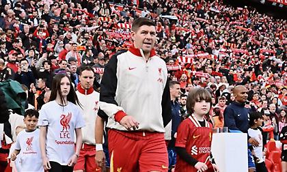 Ο Τζέραρντ αρχηγός, ο Νταλγκλίς στον πάγκο: Το «Άνφιλντ» υποδέχθηκε ξανά τους θρύλους του