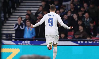 Γκολ από τα αποδυτήρια και 3-0 για την Εθνική με ασίστ Ντέλια και πλασέ Τζόλη!