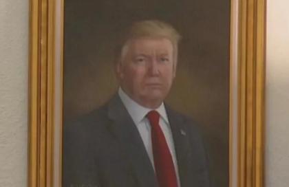 Έξαλλος ο Τραμπ με πορτρέτο του: «Είμαι παραμορφωμένος, τον Ομπάμα τον έκανε καλύτερο»