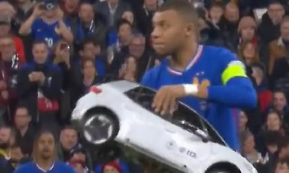 Καλά πήγε αυτό: Χάλασε το αυτοκινητάκι που μετέφερε την μπάλα στη σέντρα του Γαλλία-Κροατία - Πώς αντέδρασε ο Εμπαπέ