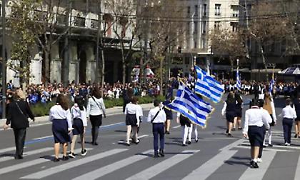 Κυκλοφοριακές ρυθμίσεις σήμερα στο κέντρο της Αθήνας λόγω της μαθητικής παρέλασης – Ποιοι δρόμοι θα κλείσουν