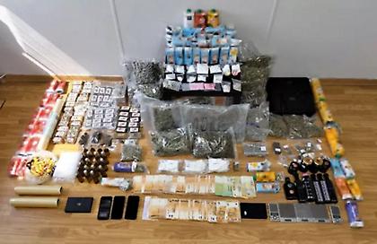 Εξαρθρώθηκε εγκληματική οργάνωση από την ΕΛΑΣ: Έκρυβαν ναρκωτικά μέσα σε χυμούς και τις διακινούσαν στην Αττική