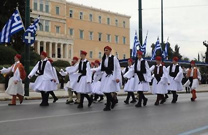 Oι εκδηλώσεις για τον εορτασμό της 25ης Μαρτίου - Τι ώρα ξεκινά η στρατιωτική παρέλαση - Ποιοι δρόμοι θα κλείσουν