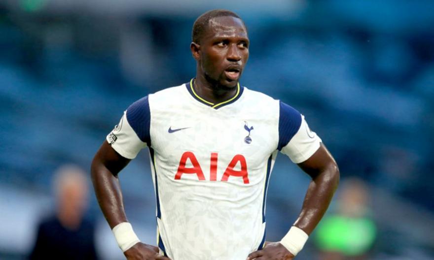 Μουσά Σισοκό: Κληρώνει υπογεγραμμένες φανέλες θρύλων για να βοηθήσει οικονομικά ακαδημίες