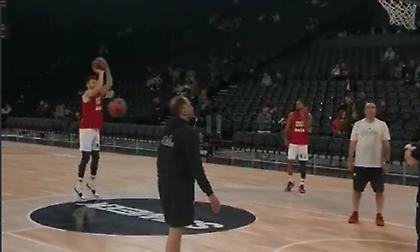 Το sport-fm.gr μεταφέρει το κλίμα από το ζέσταμα του Ολυμπιακού στο Λιόν πριν το τζάμπολ με τη Βιλερμπάν