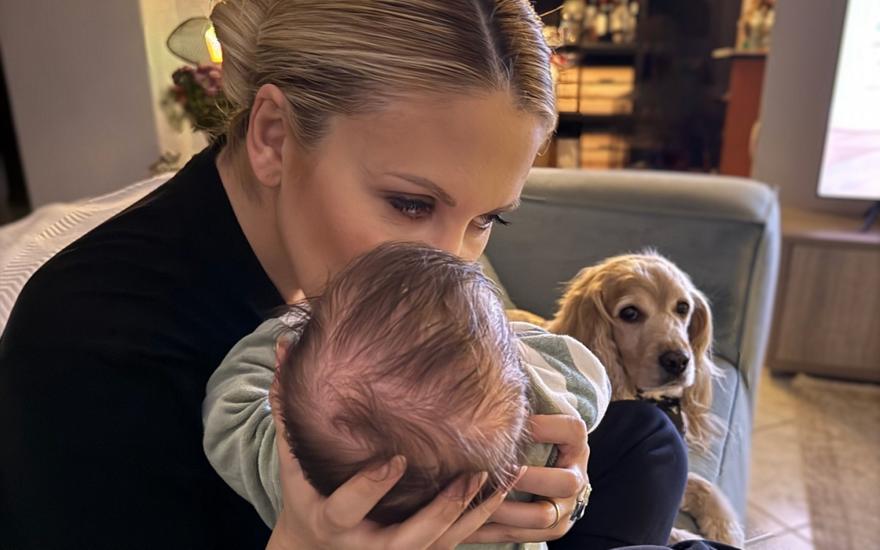 Φωτεινή Πετρογιάννη: Τα «μούτρα» του Mocca για ένα πλαστικό μπουκαλάκι που έδωσε στο μωρό!