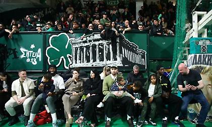 Κατάμεστο το κλειστό της Λεωφόρου για το Παναθηναϊκός-Αθηναϊκός!