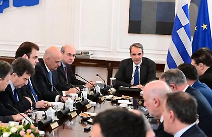 Μητσοτάκης στο υπουργικό συμβούλιο: Στα 880 ευρώ ο κατώτατος μισθός από την 1η Απριλίου