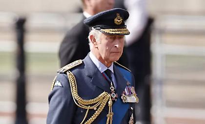 Στο νοσοκομείο ο Βασιλιάς Κάρολος εξαιτίας παρενεργειών από την θεραπεία για τον καρκίνο