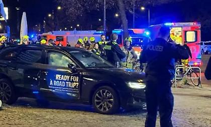 Αυτοκίνητο «έπεσε» πάνω σε πλήθος στο Βερολίνο - Αναφορές για τραυματίες