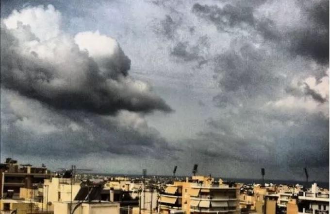 Καιρός: Σύννεφα και τοπικές βροχές