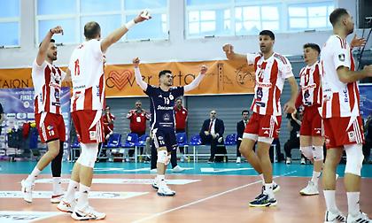 Με άσο του Ατανασίεβιτς έκλεισε το πρώτο σετ ο Ολυμπιακός και έκανε το 1-0 στον ημιτελικό με τον ΟΦΗ