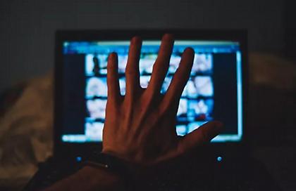 Βόλος: Πωλούσε ερωτικά βίντεο με τη σύζυγό του για... συμπλήρωμα στην αναπηρική του σύνταξη