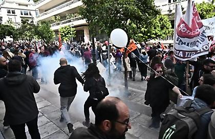 Ένταση στο πανεκπαιδευτικό συλλαλητήριο στο κέντρο της Αθήνας - Αποκαταστάθηκε η κυκλοφορία