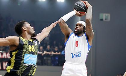 Και τώρα, Ολυμπιακός: Εύκολη νίκη επί του Άρη και πρόκριση στα playoffs για τον Πανιώνιο!