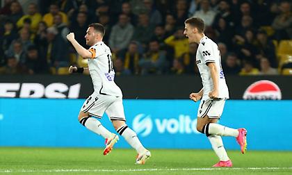 Κάνει την ανατροπή μέσα σε εννιά λεπτά και ισοφαρίζει σε 2-2 ο ΠΑΟΚ!