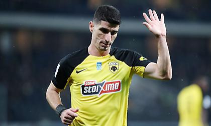 Με Μάνταλο και Γκατσίνοβιτς αριστερό μπακ η ενδεκάδα της ΑΕΚ