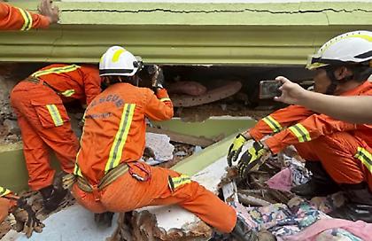 Σεισμός στη Μιανμάρ: Νεκρή έγκυος που απεγκλωβίστηκε έπειτα από 50 ώρες από τα χαλάσματα - Πίστευαν ότι την είχαν σώσει