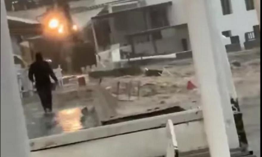 Έντονα καιρικά φαινόμενα και στη Μύκονο – Ήχησε το 112 για απαγόρευση κυκλοφορίας οχημάτων Έντονα καιρικά φαινόμενα και στη Μύκονο – Ήχησε το 112 για απαγόρευση κυκλοφορίας οχημάτων