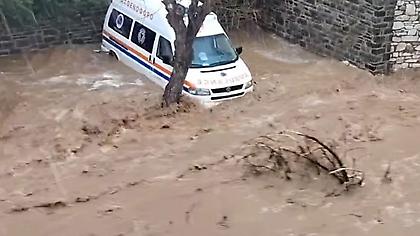 Κακοκαιρία: Προβλήματα σε Πάρο, Σύρο και Εύβοια - Έντονη βροχόπτωση στην Αττική