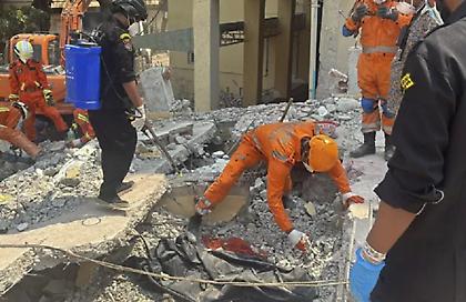 Τραγωδία χωρίς τέλος στη Μιανμάρ: Στους 2.056 οι νεκροί από τον σεισμό