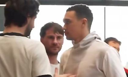 «Είναι ενοχλημένοι μαζί του»: Οι οπαδοί της Λίβερπουλ βλέπουν δυσαρέσκεια για τον Άρνολντ στην ομάδα!