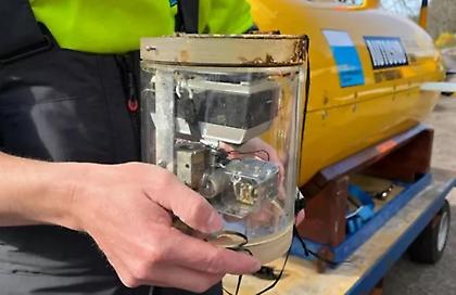 Υποβρύχια κάμερα ανασύρθηκε από τον βυθό της λίμνης του Λοχ Νες μετά από 55 χρόνια - Τι είχε καταγράψει