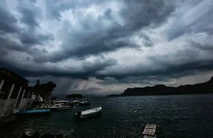 Επικαιροποιημένο έκτακτο δελτίο για την κακοκαιρία στα νησιά: Ισχυρές βροχές και καταιγίδες έως το μεσημέρι της Τετάρτης