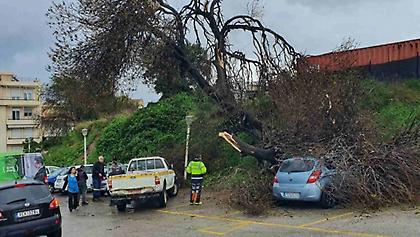 Ρόδος: Ανεμοστρόβιλος προκάλεσε ζημιές σε κτίρια και οχήματα