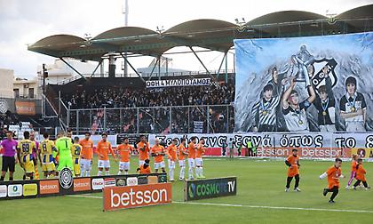 Φοβερή ατμόσφαιρα στο «Γεντί Κουλέ» από φίλους ΟΦΗ και Αστέρα-Εντυπωσιακό κορεό για το Κύπελλο του 1987