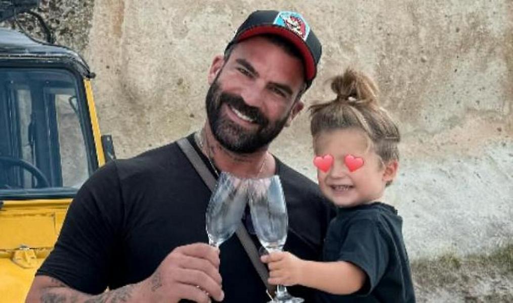 Δημήτρης Αλεξάνδρου: Με τον Πάρη για πρώτη φορά στο νέο σπίτι