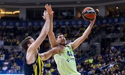 Σπουδαία ανατροπή στην Πόλη επί της Φενέρ για την Μπαρτσελόνα που «αγκαλιάζει» τα playoffs!