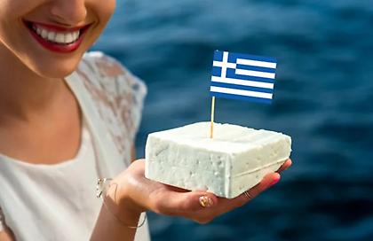 «Χτύπημα» Τραμπ στη φέτα - Ανήσυχοι για τις εξαγωγές οι Έλληνες παραγωγοί μετά τους δασμούς