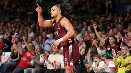 Τρελαίνει κόσμο ο Έντουαρντς: Έσπασε το ρεκόρ τριπόντων του Ναν πετυχαίνοντας 8 σε μία περίοδο!