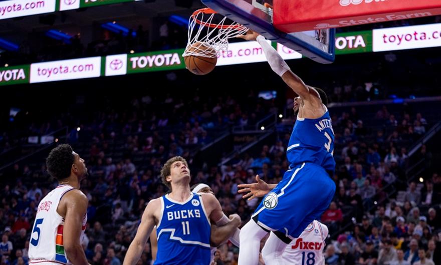 Η ιστορική βραδιά του Αντετοκούνμπο: Τα highlights του Γιάννη από τη νίκη στη Φιλαδέλφεια