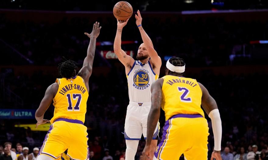 Λέικερς-Γουόριορς 116-123: «Καυτός» Κάρι, καθάρισε μέσα στο LA