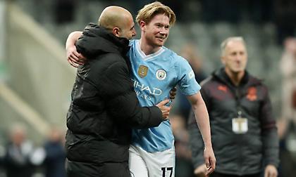 Πεπ για Ντε Μπρόινε: «Θα είναι πάντα μέλος της οικογένειας της Σίτι - Πιστεύω πως θα χτιστεί άγαλμά του στο Έτιχαντ»