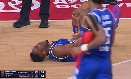 Εφές: Σοβαρός τραυματισμός για Μπομπουά - Αποχώρησε υποβασταζόμενος από το παρκέ