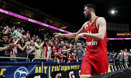 Δεν το είπε σε κανέναν: Έπαιξε με την Άλμπα ενώ είχε χάσει τον παππού του ο Παπανικολάου