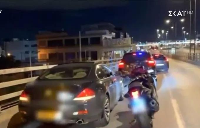 Η στιγμή που αστυνομικοί ακινητοποιούν τον οδηγό που έτρεχε με 206 χλμ στη Συγγρού