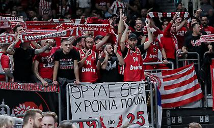 Η «ερυθρόλευκη» κερκίδα στο Βερολίνο και η ομιλία του Μπαρτζώκα: Η παρακάμερα του Ολυμπιακού από τη Γερμανία