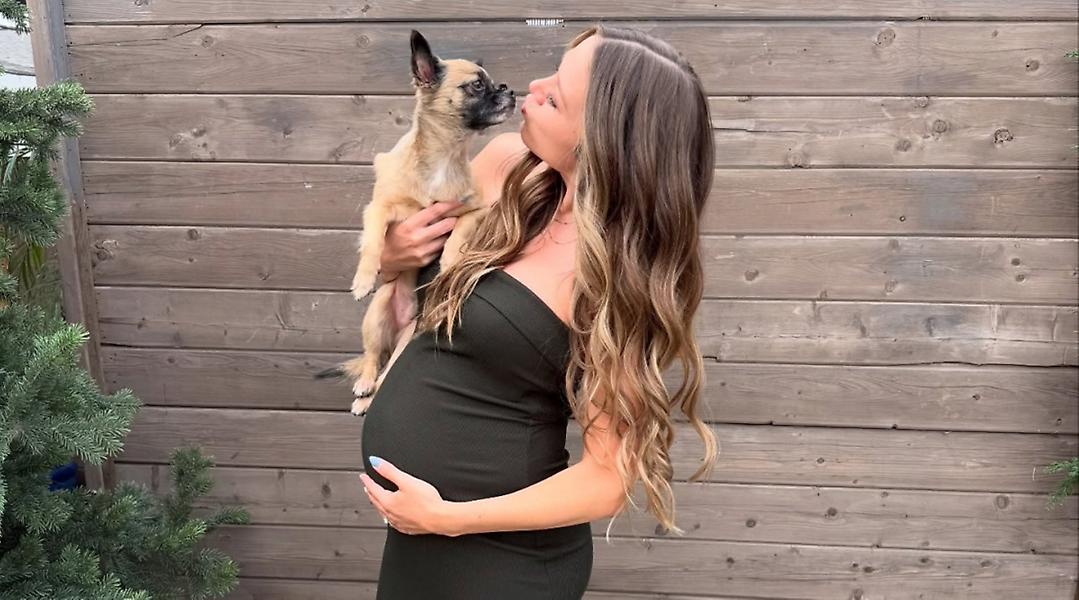 Βαθιά θλίψη για την influencer νοσοκόμα Hailey που έφυγε από τη ζωή από σπάνια επιπλοκή στον τοκετό