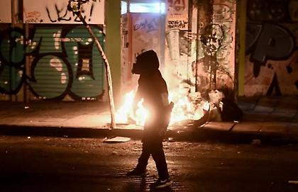 Επίθεση με μολότοφ σε αστυνομικούς τα ξημερώματα στα Εξάρχεια
