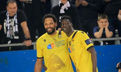 Απέδρασε στα πέναλτι και πέταξε στα ημιτελικά του EHF European Cup η ΑΕΚ!