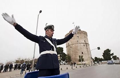 Θεσσαλονίκη: 37χρονη παρέσυρε και τραυμάτισε τροχονόμο, αρνούμενη να συμμορφωθεί στις υποδείξεις του