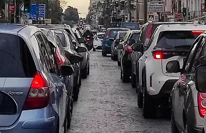 Ακινητοποιημένοι όλοι οι κεντρικοί οδικοί άξονες της Αθήνας