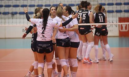 Βγήκε «περίπατο» στη Σαντορίνη και προκρίθηκε στους τελικούς ο ΠΑΟΚ