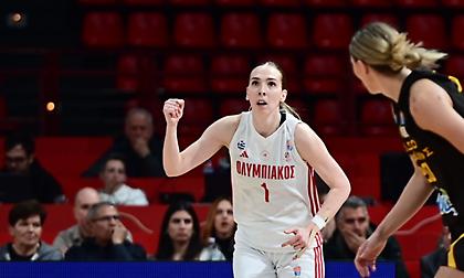 Σάρωσε τον Αθηναϊκό ο Ολυμπιακός και είναι ένα βήμα μακριά από την κούπα!