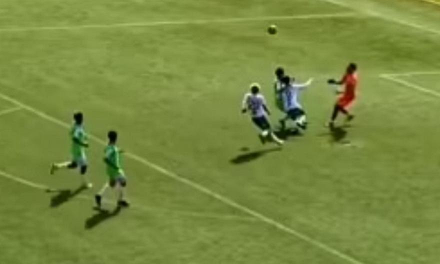 Σοκ στο Περού: Νεκρός 21χρονος ποδοσφαιριστής μετά από σύγκρουση με τον τερματοφύλακα! Σοκ στο Περού: Νεκρός 21χρονος ποδοσφαιριστής μετά από σύγκρουση με τον τερματοφύλακα!